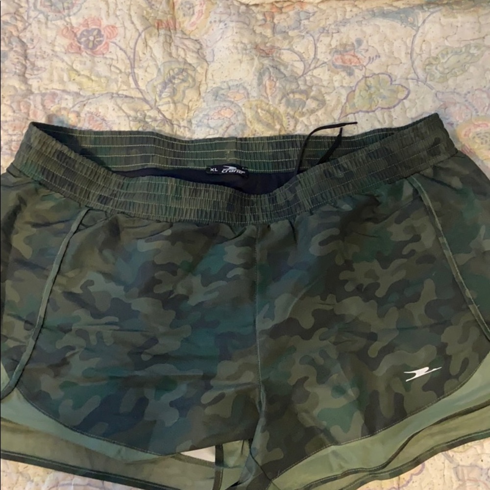 Camouflage XL lined running shorts